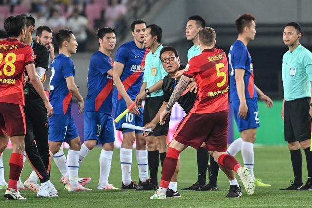 图片报：16岁艾希霍恩索要1000万欧签字费，多特认为太高退出竞争